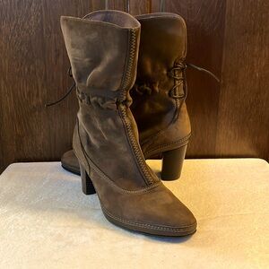 Clarks Artisan Brown Suede Healed Boots Lace Up Backs 6.5